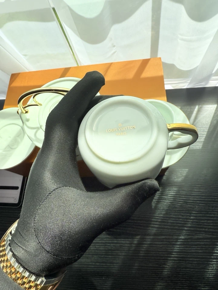 Conjunto de chá/café de porcelana Louis Vuitton para 2, 5 itens - Imagem 3 de 4