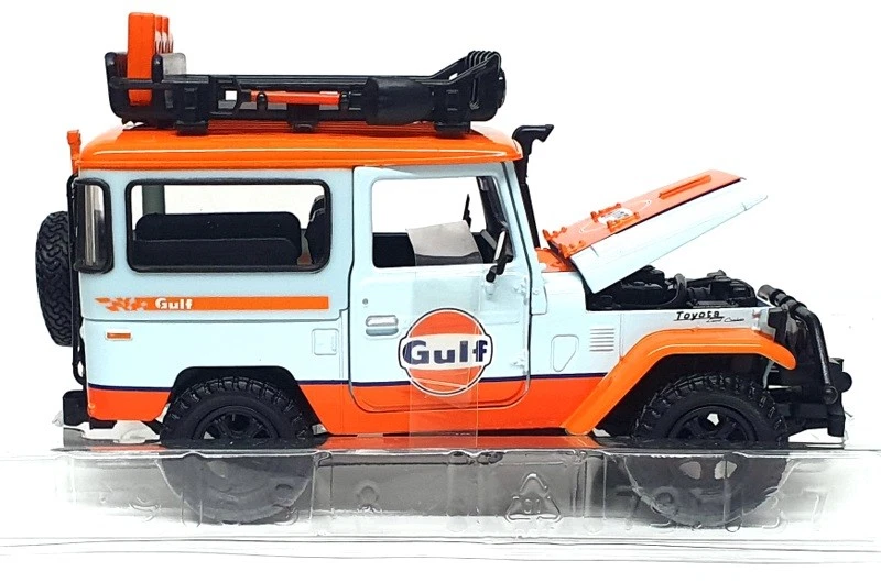 Motor Max escala 1/24 79658 - Toyota FJ40 Land Cruiser (Gulf) Lt azul/naranja Foto 3 de 4