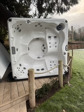 Jacuzzi J235 Hot Tub PERFECT CODITION STEPS COVER INCLUDED WARRANTY