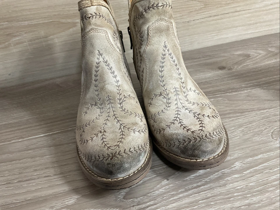 Sterling River Womens 8 Taupe White Embroidered Western Cowgirl Boots Distressed - Image 4 of 4