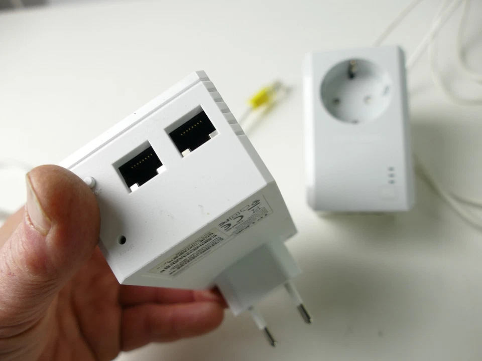 Fritz!Box 7490 + TP-Link TL-WPA4220 WIFI AV500 + TL-PA4020P S-4055 - Bild 4 von 4