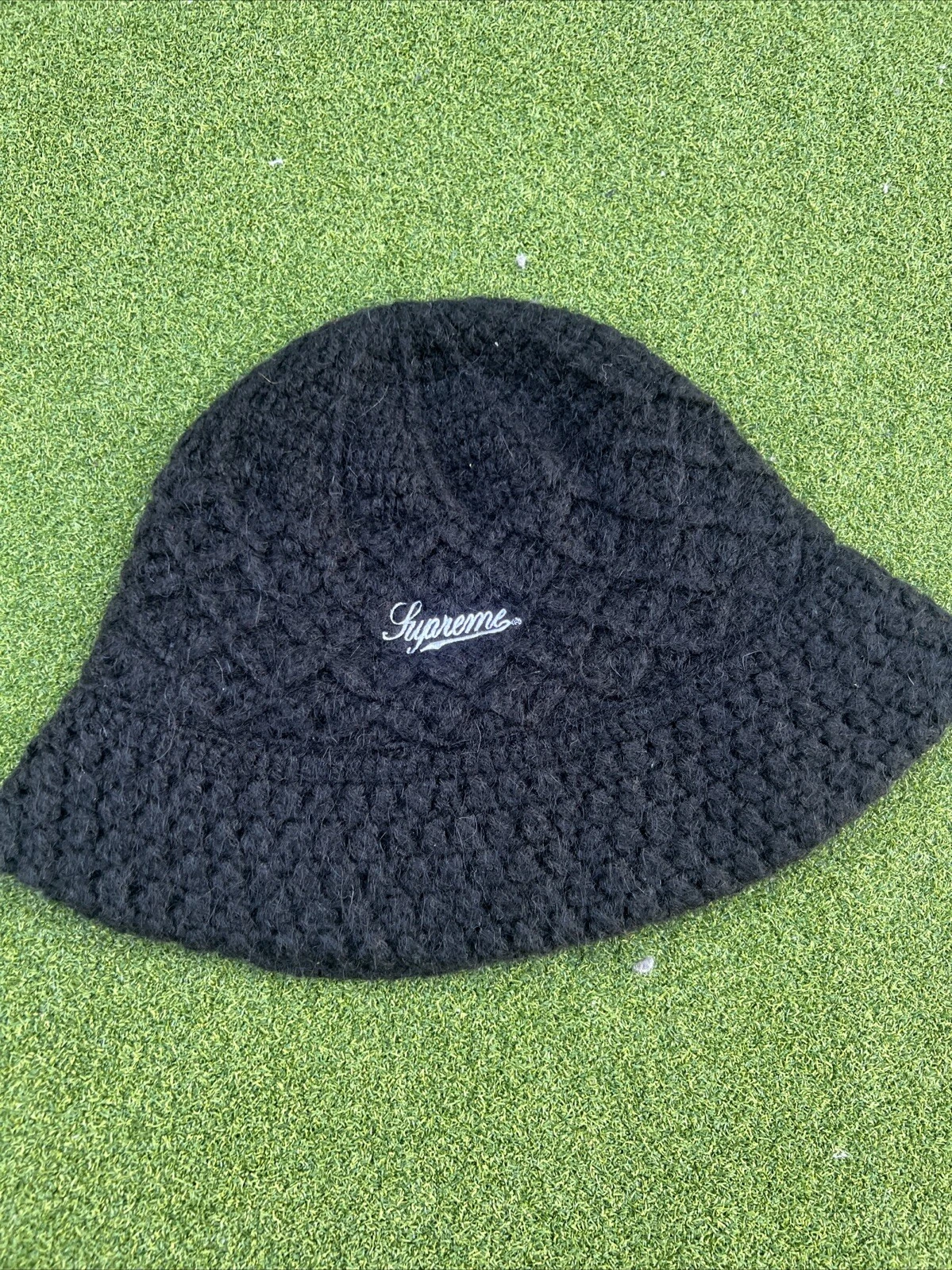 Chapeau seau concasseur au crochet mohair SUPREME 22AW tricot noir occasion petit/moyen