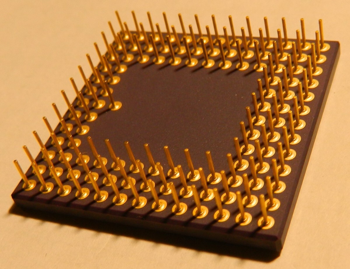 1pcs Motorola 68020 MC68020RC16E Vintage CPU 16MHz PGA Gold
