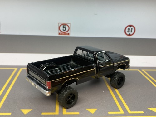1981 Dodge Ram Pickup Lifted 4x4 Truck 1/64 Diecast Custom Off Road Greenlight - Picture 3 of 12