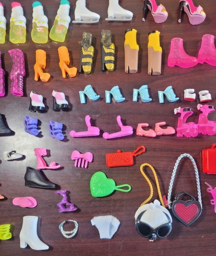 Lotto scarpe e accessori bambola piccola casuale Barbie Rainbow High LOL Surprise - Foto 4 di 7