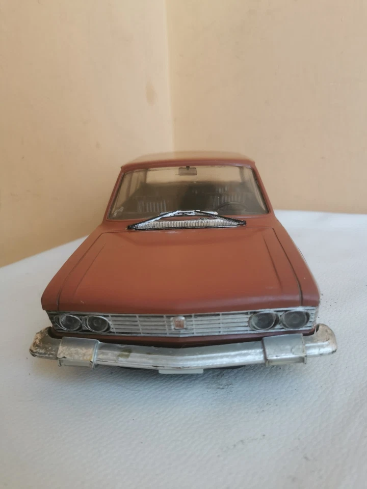 pocher fiat 130 scala 1/8 incompleta mancano le ruote, da recupero o restauro - Immagine 2 di 4