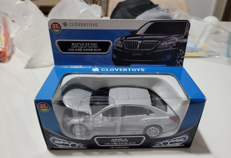 ULTRA RARO Sellado Clover World Hyundai Equus 1:35 Diecast Model Car Corea