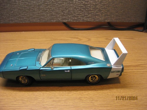1/18 1969 DODGE DAYTONA , TURQUOISE , WHITEWING & INTERIOR , ERTL , NO BOX - Picture 8 of 21