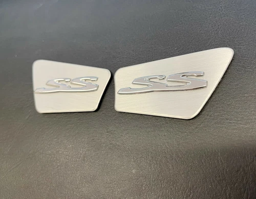 INTERIOR FRONT DOOR HANDLE INSERT BADGE FOR HOLDEN VF SS COMMODORE