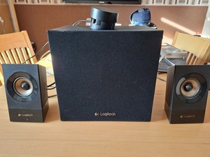 Logitech 2 Boxen und 1 Bassbox für Computer und TV Z 533 Multimedia System