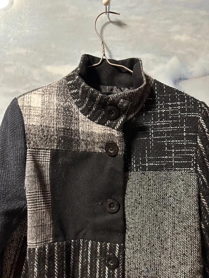 Desigual Women’s Patchwork Coat Size 36 – Black/Grey Mixed Textures, Button-Up - Image 2 of 4