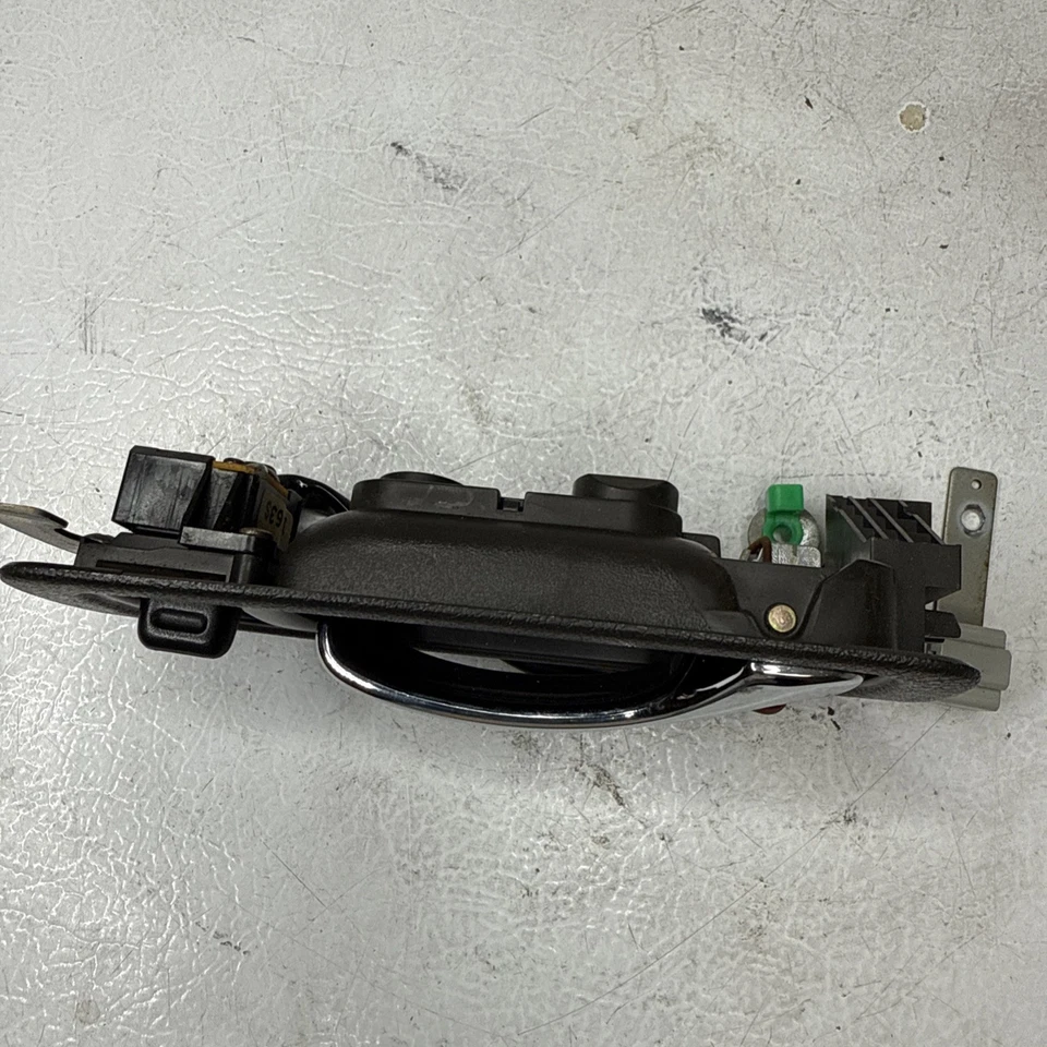 Manija de puerta interior delantera derecha OEM KA7KA8 1991-1995 Acura Legend *marrón* Foto 4 de 4