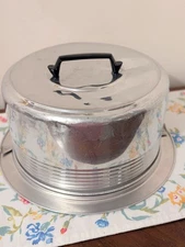 Vintage  Aluminum Cake Carrier 1950s Locking Lid w/ Handle Mid Century FS!