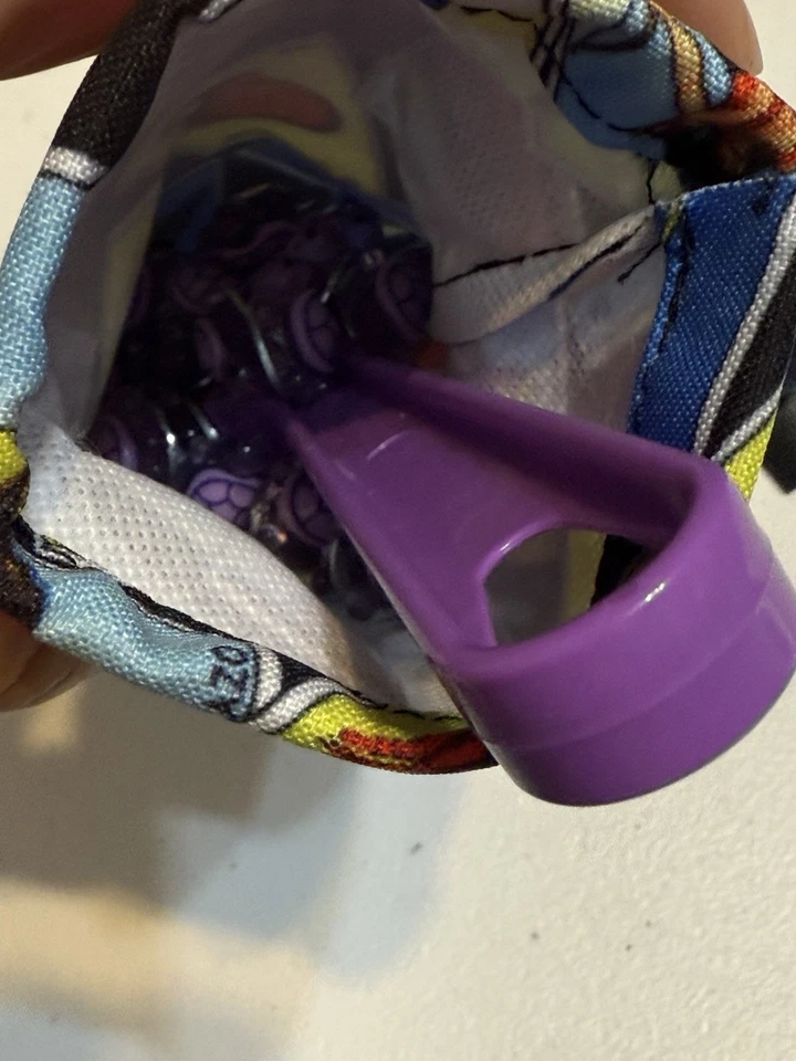 50 turtle-shaped chips, magnetic shovel and bag - Image 3 of 4