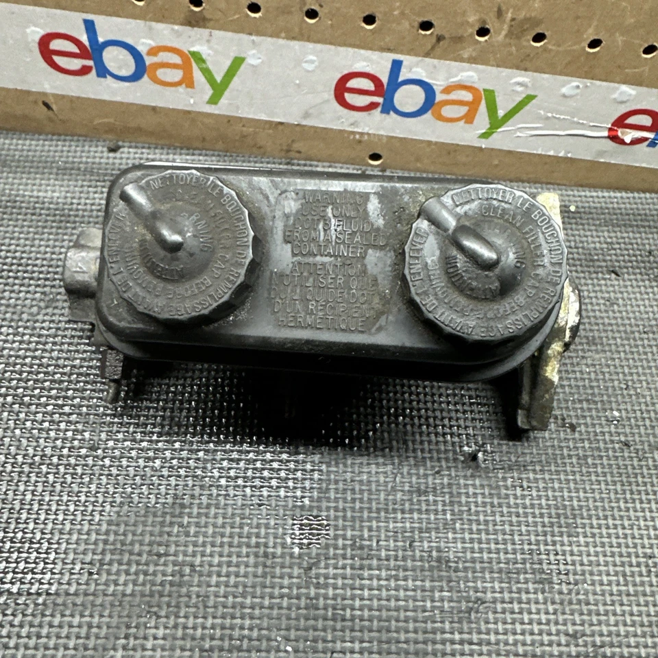 Dodge Dynasty 1991 Shadow Acclaim Sundance cilindro maestro de freno con depósito nuevo de stock Foto 3 de 4