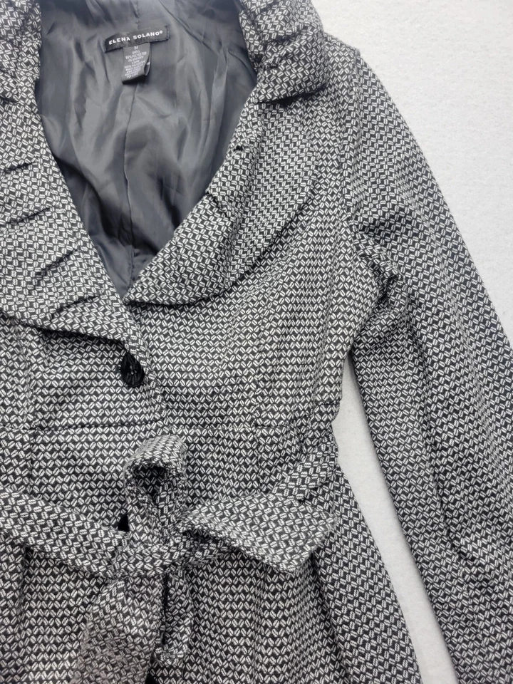 Chaqueta para mujer Elena Solano mediana negra/blanca solapa con volantes cinturón botón corto Foto 3 de 4