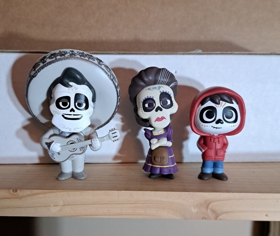 Funko Mystery Mini Disney Coco 3 Minis - Toys R Us GITD