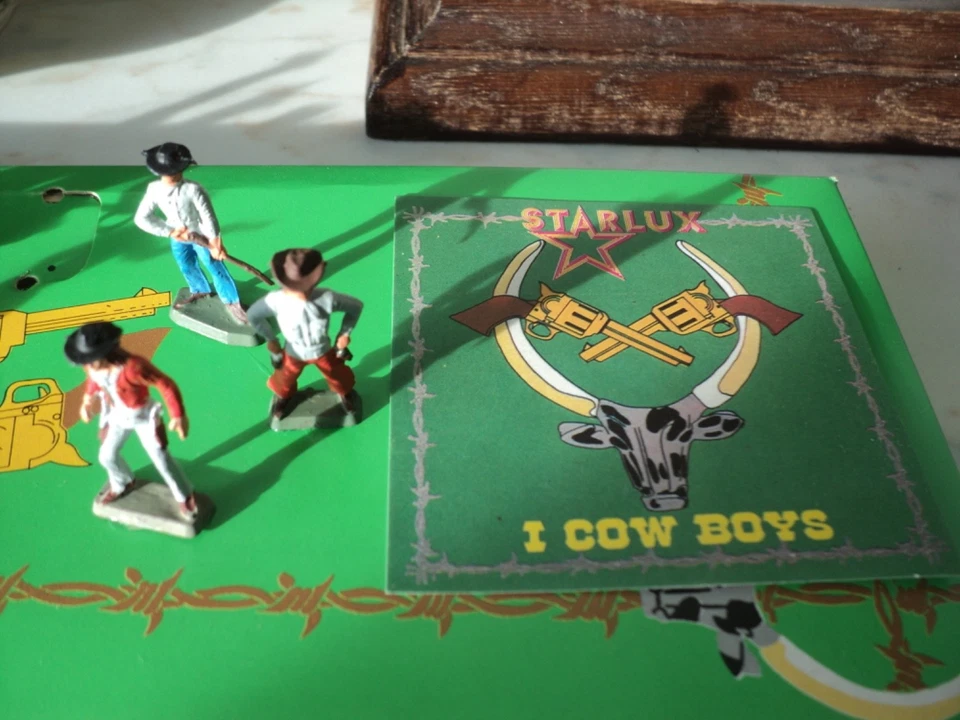 VENDS BOITE STARLUX AVEC 12 COWBOYS 1/50 EME TBE ........ - Photo 3/4