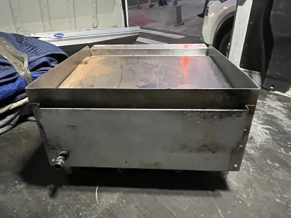 Plancha termostática convertible de alta resistencia Atosa ATTG-24 Gas 24" Foto 4 de 4