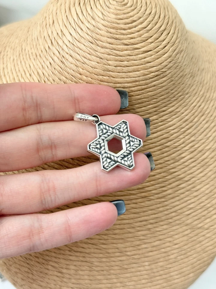 Colgante David Yurman Deco Estrella de David para hombre de plata de ley con zafiro azul Foto 2 de 3