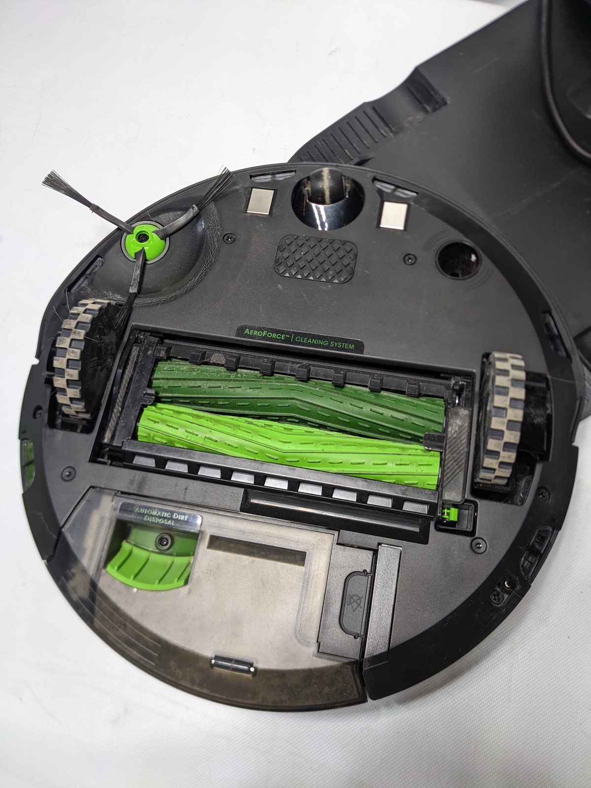 iRobot Roomba j7+ (7550) SelfEmptying Robot Vacuum Black Good (AAB