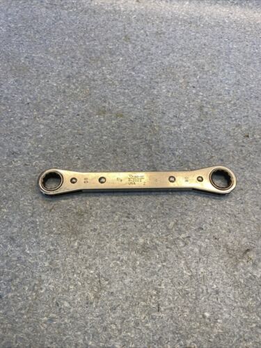 Snap On Tools USA 5/8" x 11/16" SAE 12pt. Standard Ratcheting Box Wrench R-2022
