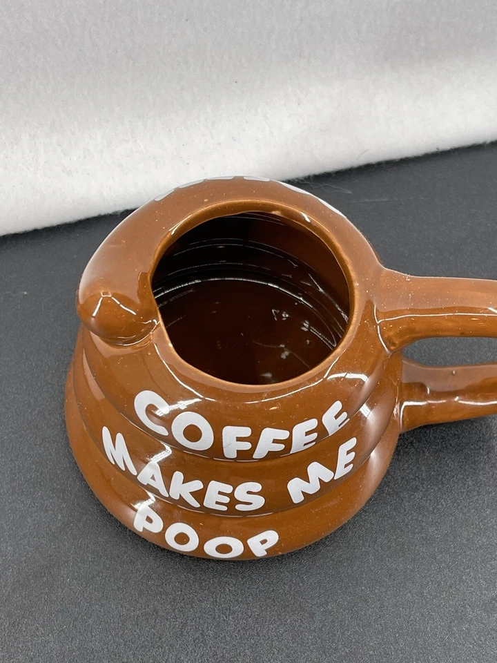 Caneca Bigmouth Inc Coffee Makes Me Poop 14 Oz em excelente estado usado - Imagem 3 de 4