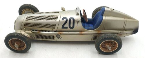 CMC 1/18 Scale M-147 Mercedes Benz W25 Dirty Hero 1934 #20 Eifelrennen - Picture 4 of 7