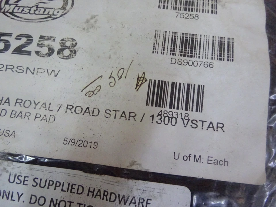 BOLSA BARRA YAMAHA ROYAL/ROAD STAR/1300 V STAR PERSONALIZADA MUSTANG TACHONADA Foto 3 de 4