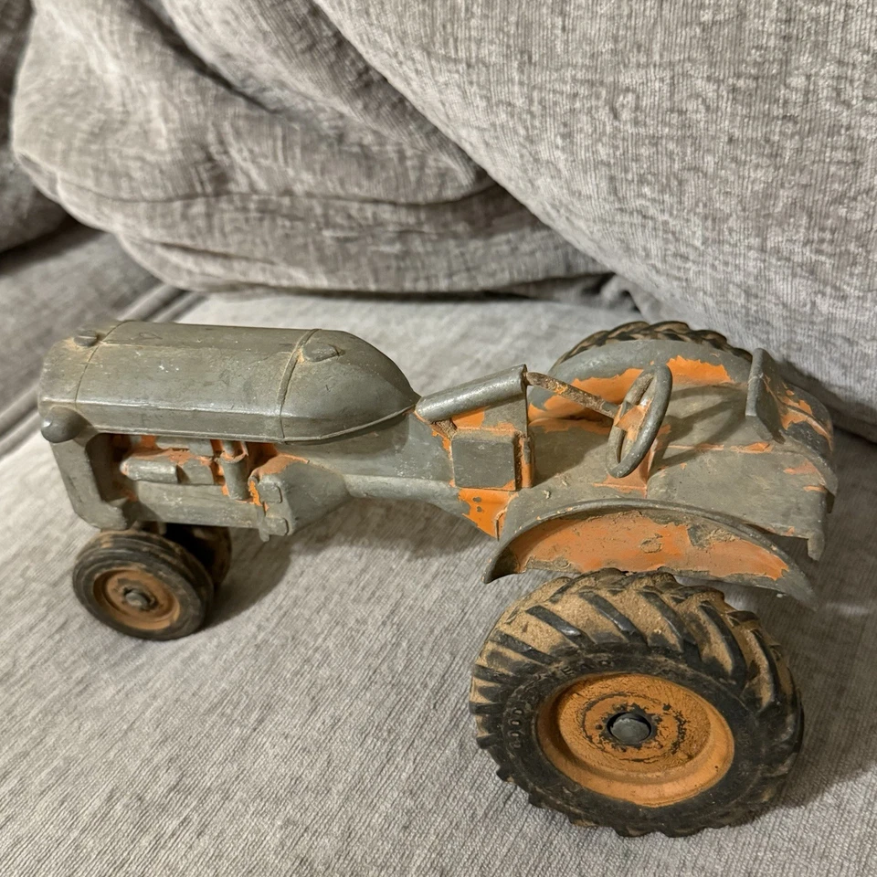 Vintage Farm 1947 American Precision Products 1/12th Allis Chalmers 'C' Tractor - Image 2 of 4