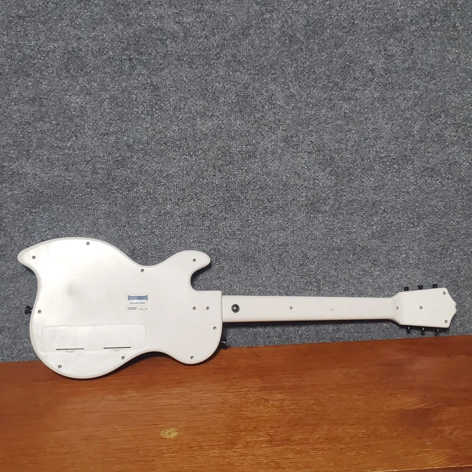 Nintendo Wii Wireless Guitar Hero Shredmaster Dreamgear White Video Game Guitar - Image 3 of 4