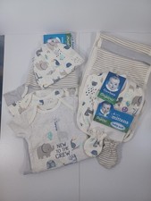 Gerber Gift Set, Neutral 3 Onesies Burp Cloths, 2 Bibs, Scratch Mittens, Hats