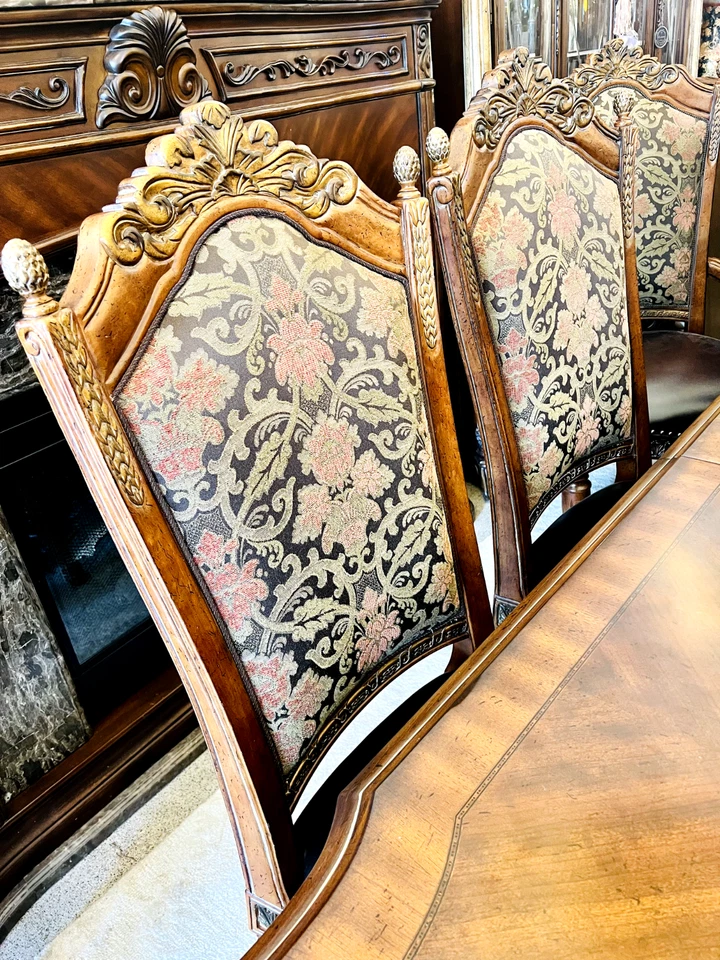 AICO by Michael Amini Villa Valencia 7PC dining room set - Image 2 of 4