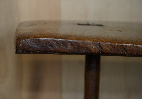 PRIMITIVE ANTIQUE 1740 SPANISH 18TH CENTURY THREE LEGGED BENCH OR COFFEE TABLE - Picture 5 of 20