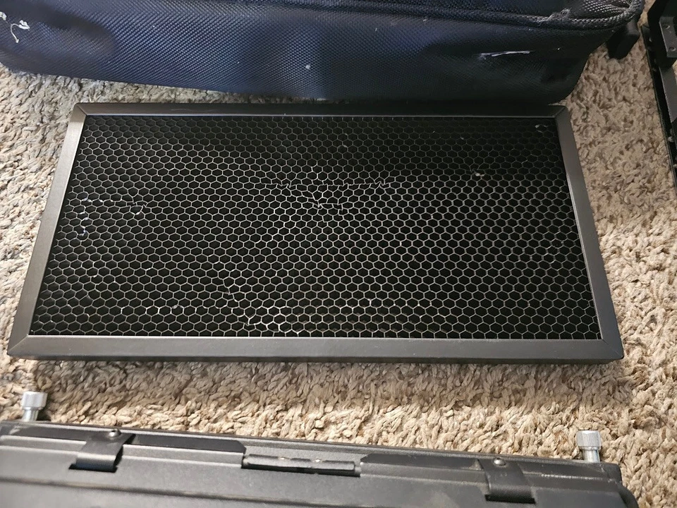 Dracast LED500 Pro Daylight LED Light with V-Mount Battery Plate W/ EXTRAS. - Image 3 of 4