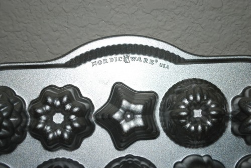 Nordic Ware Bundt Tea Cakes and Candies Pan, Makes 30 Candies or Cakes - Picture 3 of 4