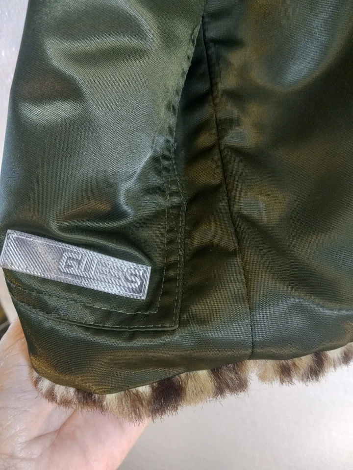 Chaleco Guess Leopardo Estampado Animal Talla Pequeña Foto 4 de 4