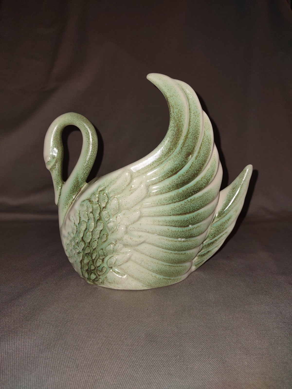 Royal Haeger Swan Vase With Antique Glaze (white green)