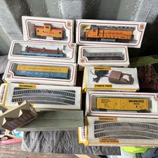Bachmann HO Analog Train Set Union Pacific Track Cars Buildings Power Pack