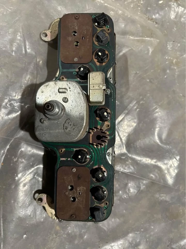 Vintage Datsun 520 521 Bluebird Pickup Speedometer/Cluster - Image 2 of 2