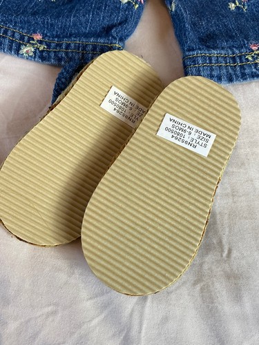 Juego de jeans y sandalias BT Kids 6-9 m meses bordados flores y arcos florales - Imagen 11 de 11