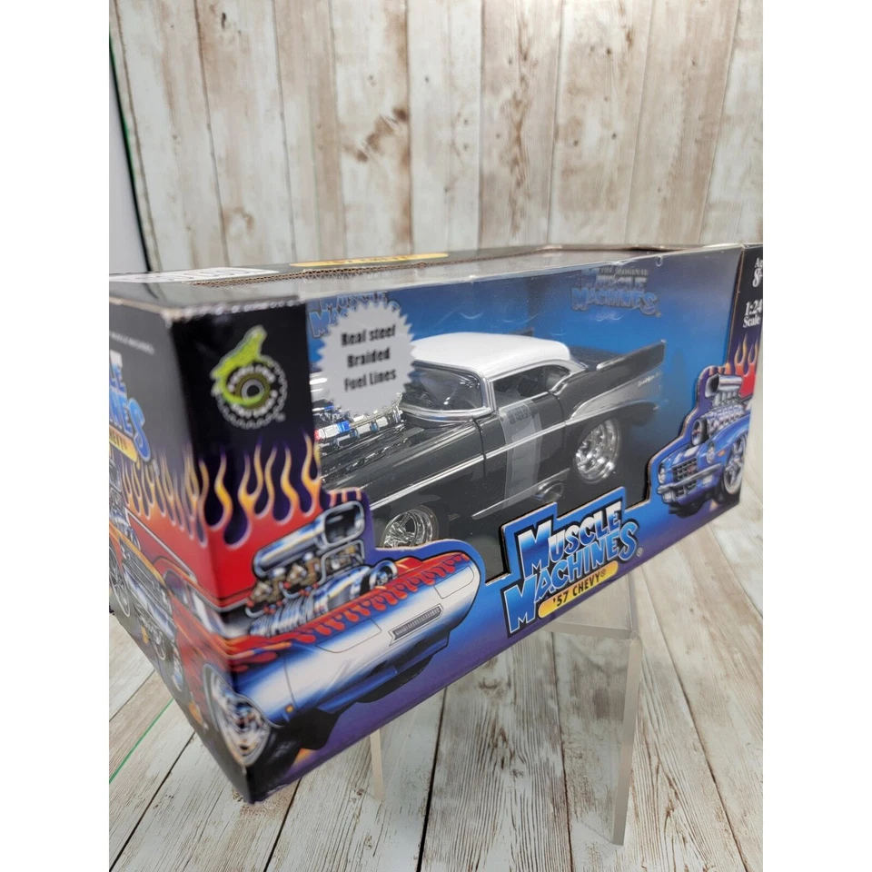 Chevy Bel Air 1957 Muscle Machines escala 1:24 diecast blanco y negro Foto 4 de 4