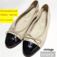 Authentic Vintage Chanel Two Tones Ballet Shoes Pumps Ballerina size 38 Ivory