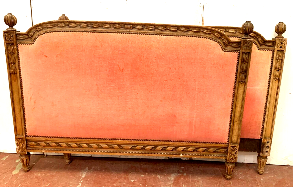 Lit De Style Louis XVI En Hêtre – Patine à L'ancienne – XXe Siècle – Couleur Miel
