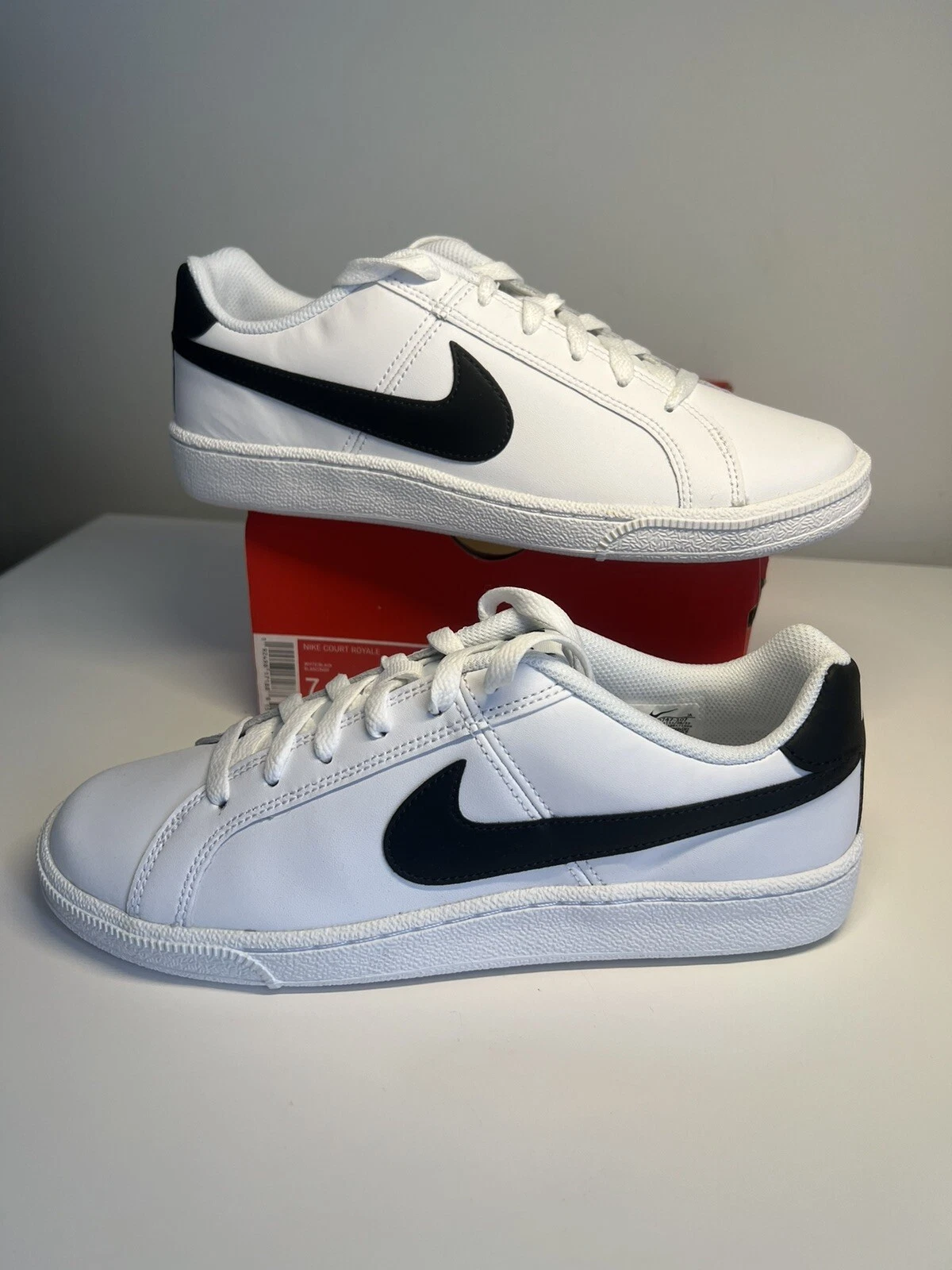NIKE Court Royale scarpe da ginnastica uomo taglia 9UK NIKE 749747 107