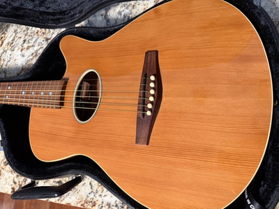 #ad 1993 Peavey E coustic Guitar Made in USA $455.00