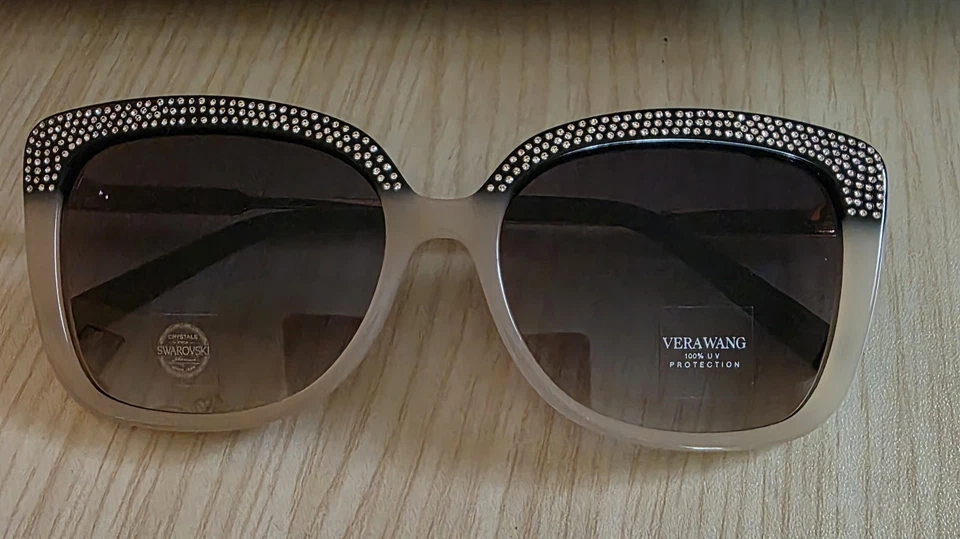 Gafas de sol Vera Wang Designer con estrás Cateye Foto 2 de 3