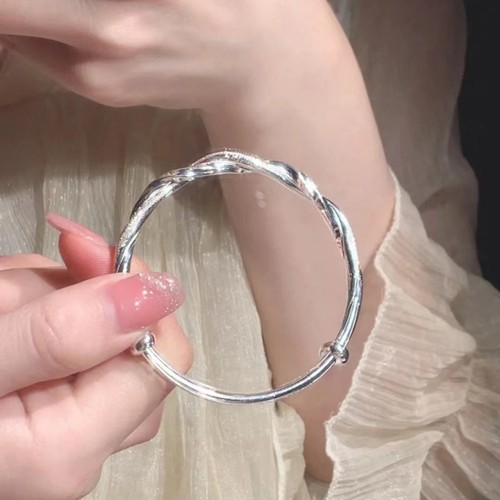 Stylish Adjustable Push Handle Bracelet for Fashion Forward Individuals - Picture 4 of 12