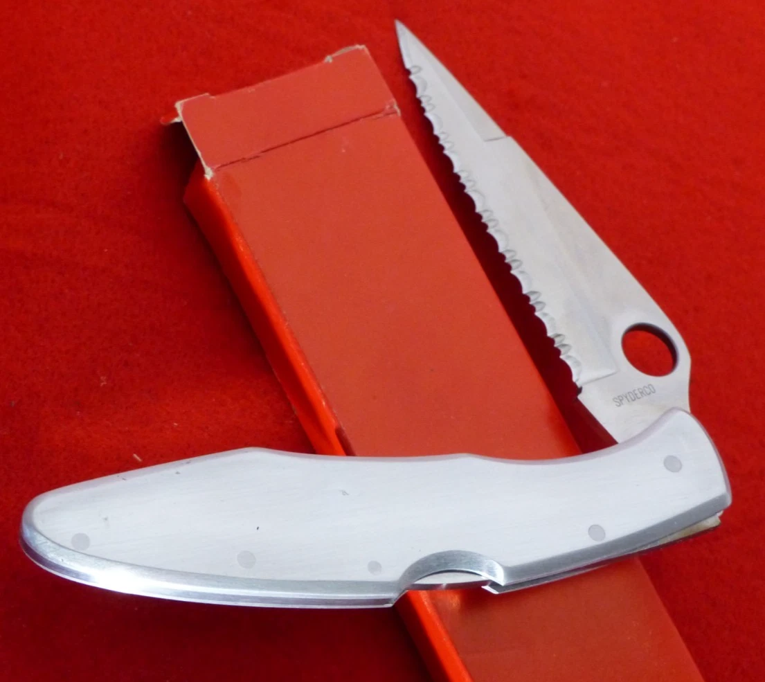 Spyderco Made in Japan 5-3/8" Closed POLICE Lockback Lock Blade Knife MINT