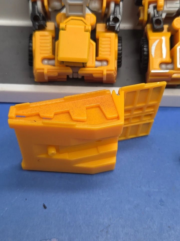 Transformers 2001 vertedero amarillo Hasbro Takara como se muestra de colección robots TB Foto 3 de 4